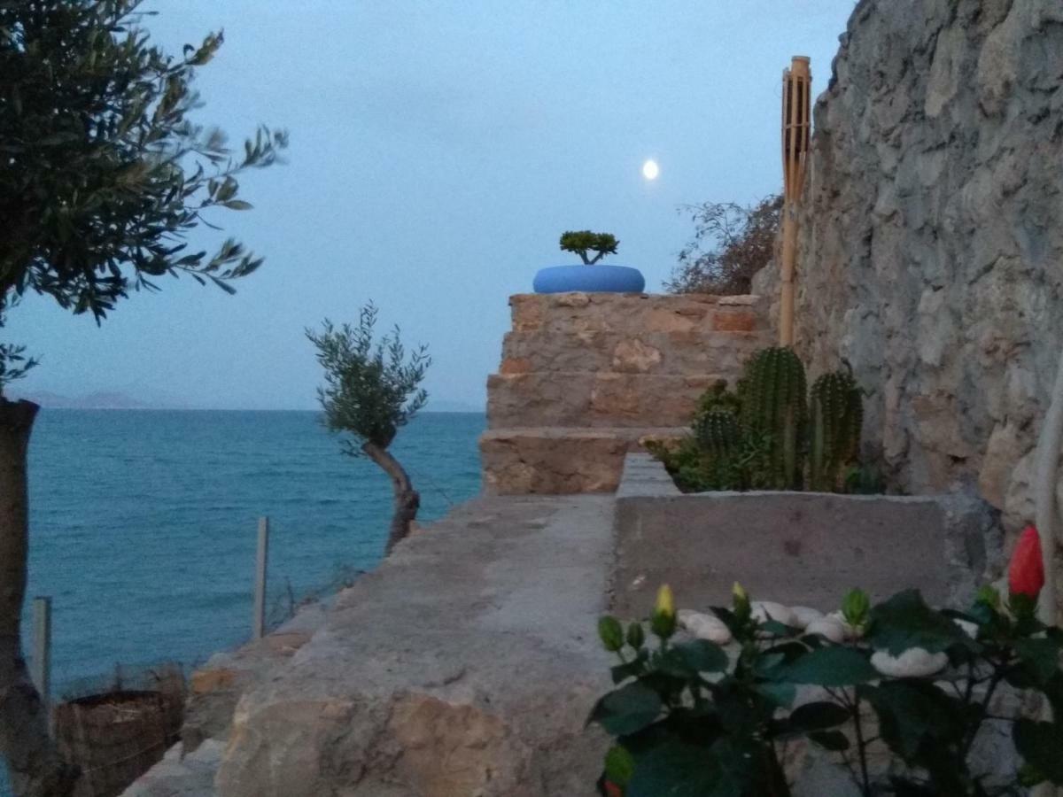 Linamare Eolos Kivérion 外观 照片